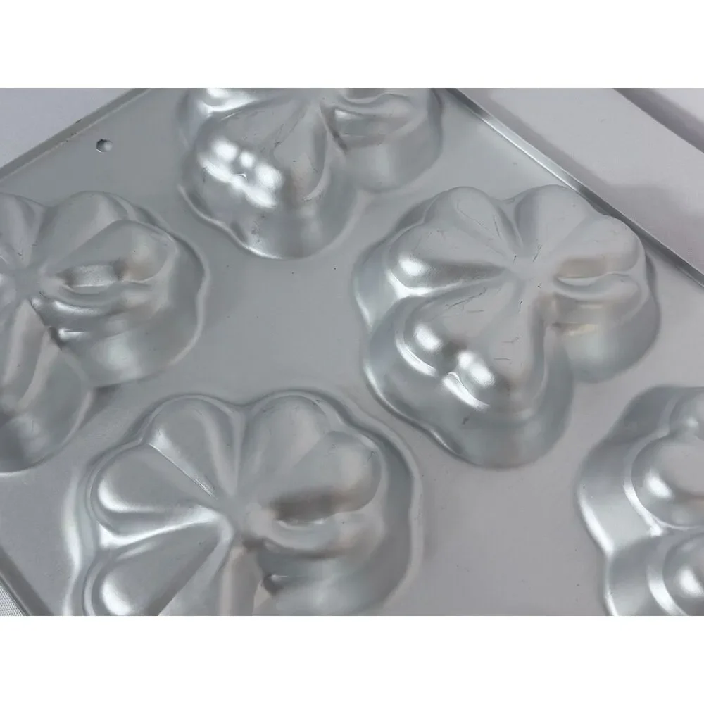 Wilton Shamrock Aluminum Cake Pan 6 Cavity Mold 1983 Cupcake Lucky 3D Clover